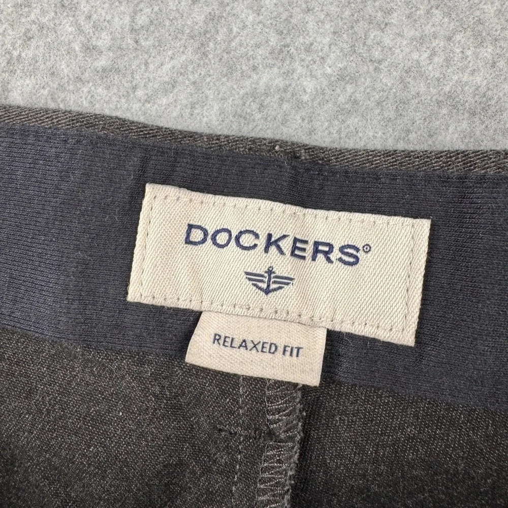 Dockers Comfort Khaki Pants Mens 38x29 Gray Pleated Relaxed Fit Stretch NEW - Picture 3 of 8